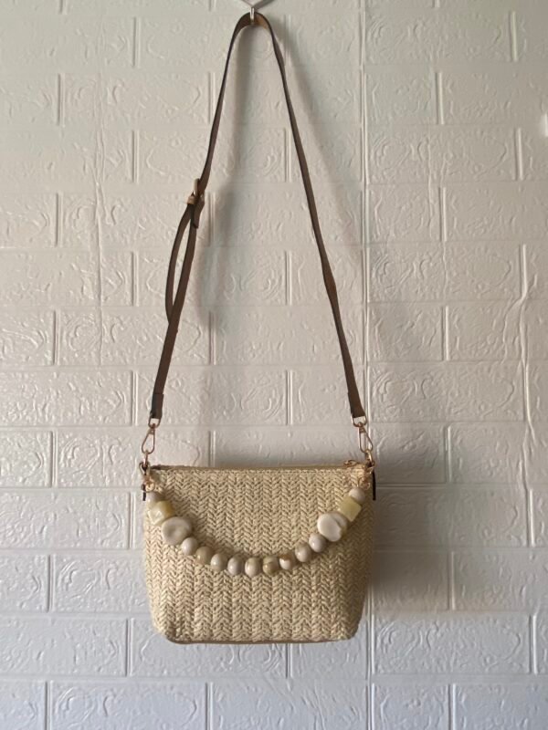 BOLSO CON PIEDRAS BEIGE