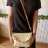 BOLSO CON PIEDRAS BEIGE
